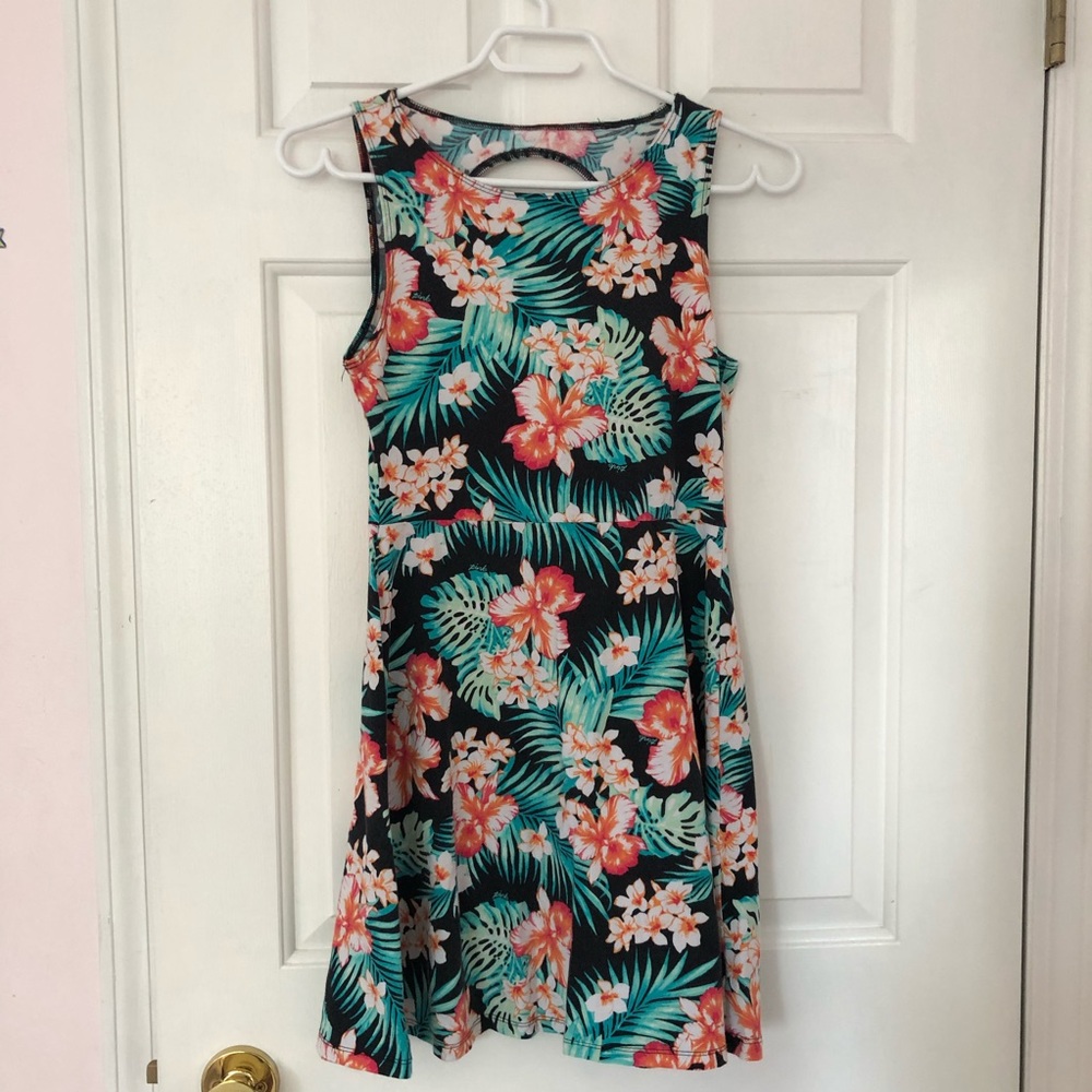 ✨ 3 for $25✨ VS PINK Hawaiian floral dress